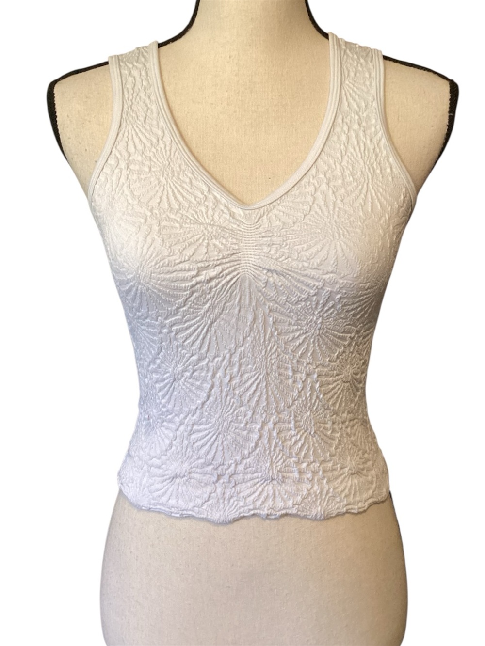 AURA Off White Textured Tank Top Small Floral Embossed Stretch V Neck Crop